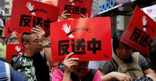 Marcia non autorizzata dalla polizia nel centro...