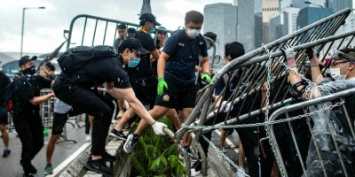 Tensione alle stelle e scontri fra manifestanti...
