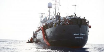Alan Kurdi si dirige verso Lampedusa con 65 mig...