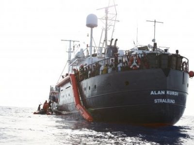 Alan Kurdi si dirige verso Lampedusa con 65 migranti a bordo