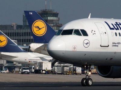 Lufthansa, l’utile crolla del 70% e sorprende gli analisti