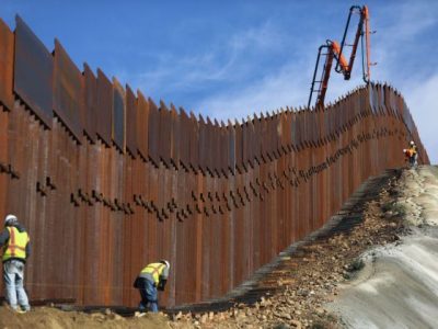 I giudici bloccano i fondi per il muro con il Messico, servono per l’antidroga