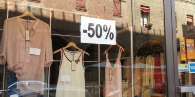 Da oggi parte la corsa ai saldi, tutti a caccia...