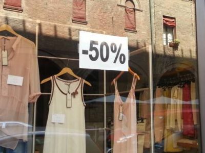 Da oggi parte la corsa ai saldi, tutti a caccia dell’occasione