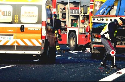 Brutto incidente d’auto a Savignano sul Rubicone, un morto