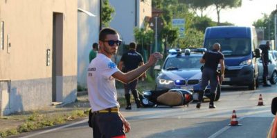Scontro tra scooter e auto: perde la vita dicia...