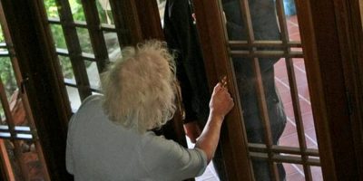 Si fingono avvocati del nipote e truffano una d...