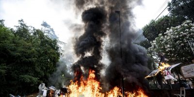 Video: Roma,sgomberato un palazzo in via Cardin...