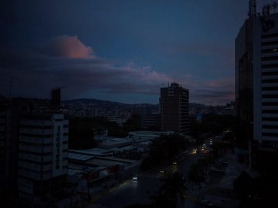 Venezuela, nuovo blackout. Si ipotizza un attacco elettromagnetico