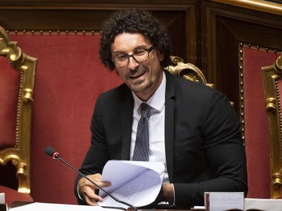 Toninelli chiede il rinvio dei due scioperi dei trasporti. No dei sindacati