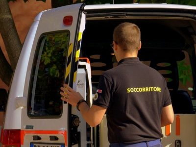 Senza fissa dimora pestato e bruciato da una gang di balordi