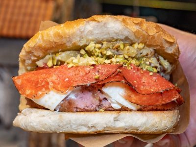 Donna muore soffocata mentre mangia un panino