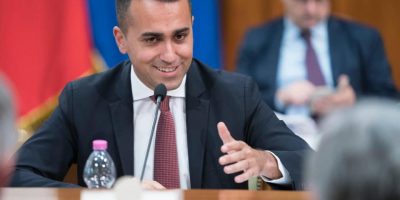 Di Maio: “Prima il taglio di 345 parlamen...