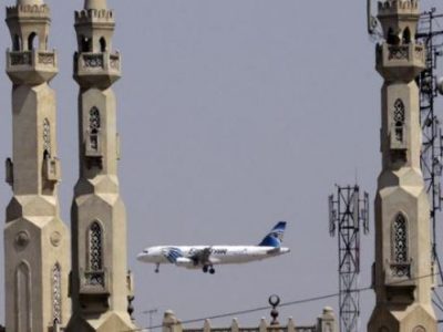 Atterraggio d’emergenza al Cairo: 122 italiani a bordo