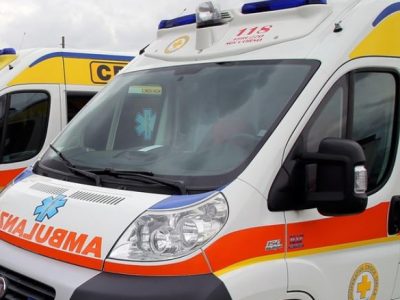 Bimbo dimenticato dal padre in auto per ore a Catania: è morto