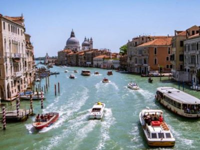 Da lunedì targhe alterne anche nei canali di Venezia