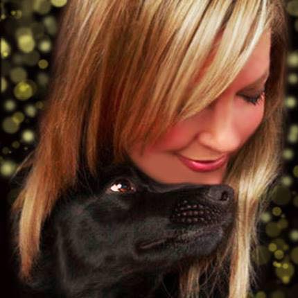 colleeen paige con cane, giornata internazionale del cane