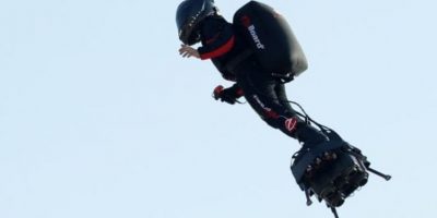 All’uomo volante finalmente riesce la tra...