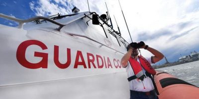 Salvato nello Stretto di Messina: era su un mat...