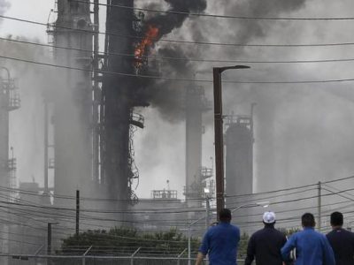 Texas, incendio in raffineria: sono 37 le persone ferite