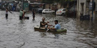 Inondazioni in India: cento morti, oltre 120 mi...