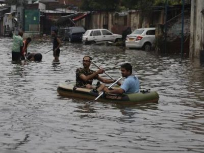 Inondazioni in India: cento morti, oltre 120 mila sfollati