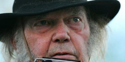 Neil Young annuncia un nuovo album: uscirà a ot...