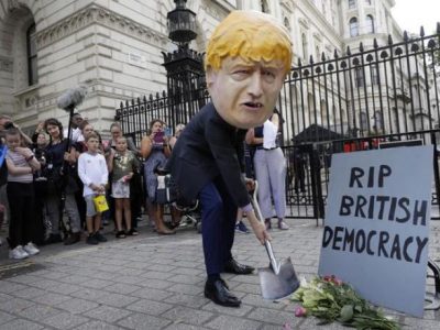 Brexit, petizione con 500 mila firme contro Johnson