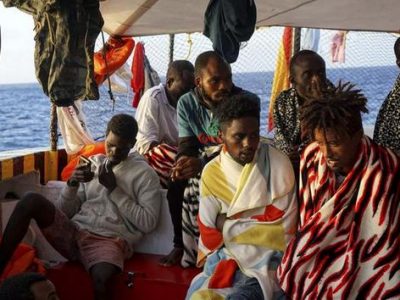 Open Arms, sbarcati nove profughi: necessitano di cure