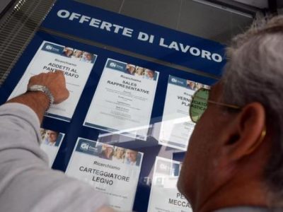 Istat, a dicembre 540mila occupati in più rispetto a un anno fa