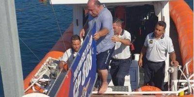Calabria, affonda una barca: salvati un bimbo e...