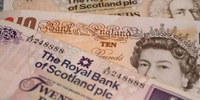 Dimentica 11 mila sterline in hotel, il diretto...