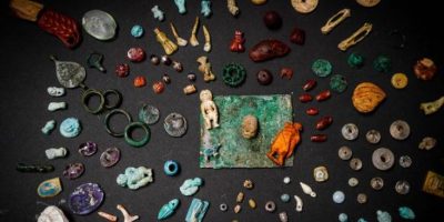 Scoperto a Pompei scrigno con amuleti e pietre ...