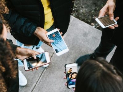 Uso prolungato cellulari,  l’Iss: non cresce il rischio tumori alla testa