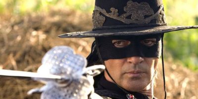 Zorro compie 100 anni, ma proprio non li dimostra
