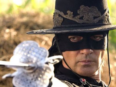 Zorro compie 100 anni, ma proprio non li dimostra