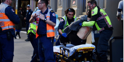 Australia, accoltella donna in strada: bloccato...