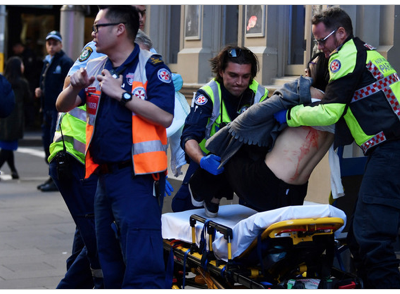 Australia, accoltella donna in strada: bloccato dai passanti