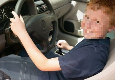 Giocare sull’autostrada a 140 chilometri. È successo in Germania