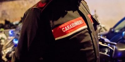 Cade da terrazza e muore uomo senza documenti d...