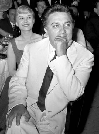 Il regista Federico Fellini con l'attrice Giulietta Masina, Federico Fellini Venezia