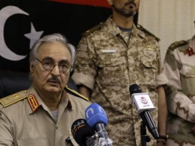 Le milizie di Haftar sparano razzi sull’aeroporto di Tripoli