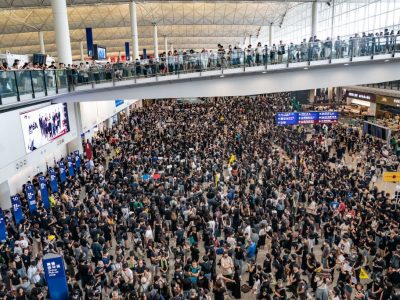 Hong Kong: manifestazioni in aeroporto, cancellati tutti i voli