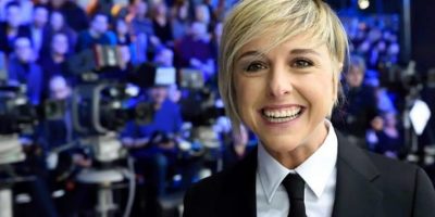 Una folla commossa per dare l’ultimo salu...