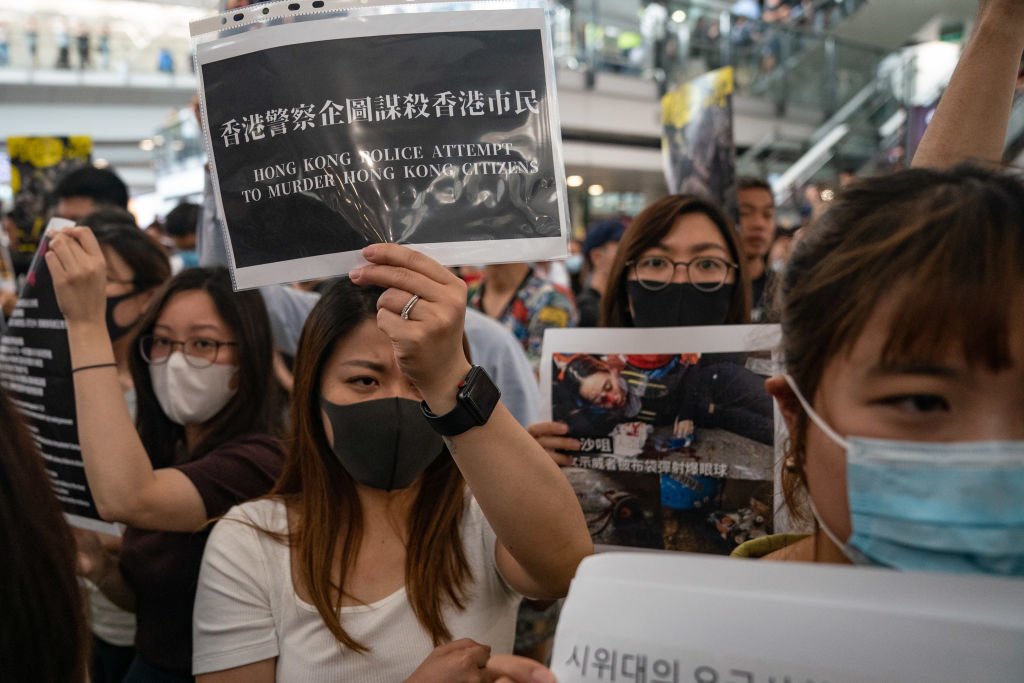 hong kong manifestazioni aeroporto