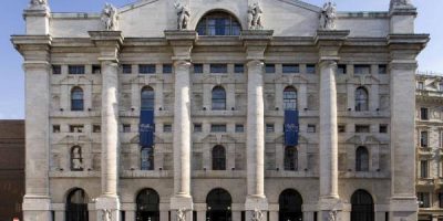 Piazza Affari cede l’1% e amplia il davar...