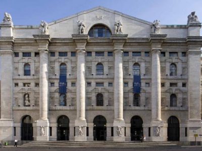 Piazza Affari cede l’1% e amplia il davario con le altre Borse