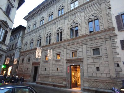 Caduta di calcinacci da Palazzo Rucellai, nessun ferito