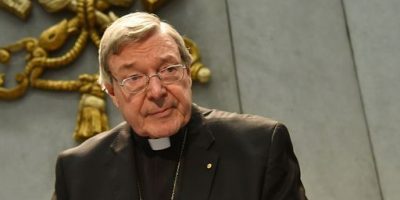 Al cardinale Pell confermata condanna e revocat...