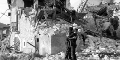 La luce sotto le macerie: Pescomaggiore, ecovil...